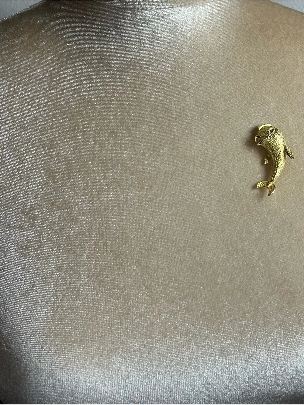 Vintage Dolphin textured gold tone brooch